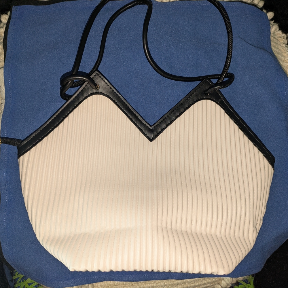 Black and Cream Women's Handbag - Picture 7 of 13